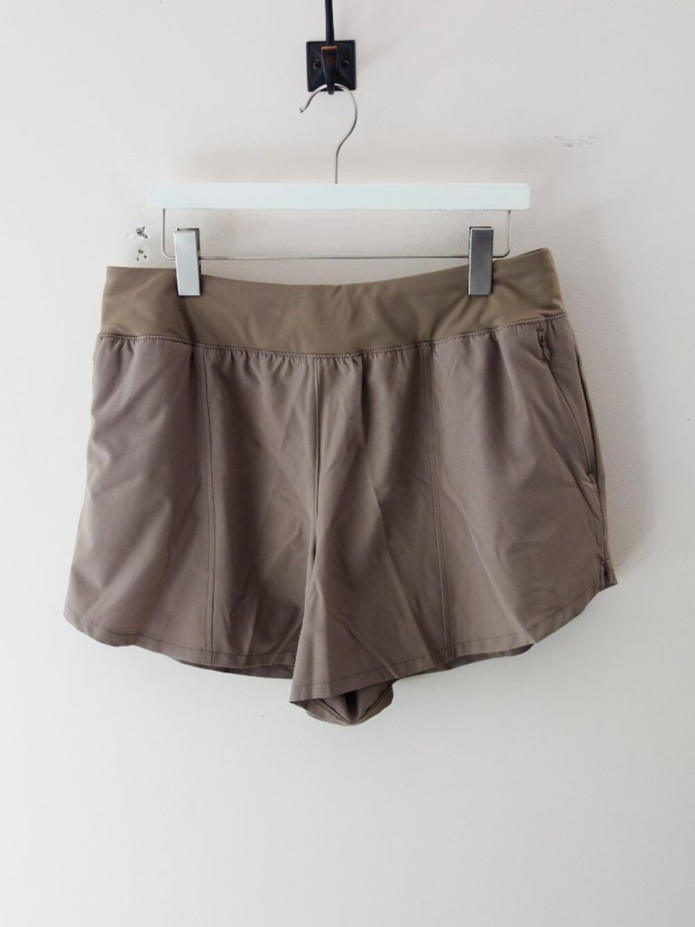 Tek Gear Workout Gear Mid Rise Kahiki Running Shorts 5" Inseam NWT!